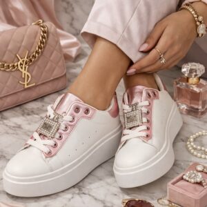 Stylowe sneakersy damskie na platformie z ozdobnym detalem – must have sezonu ✨